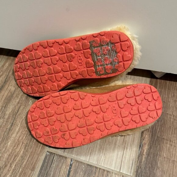Ugg J Heart Slip On Shoes - Picture 3 of 5